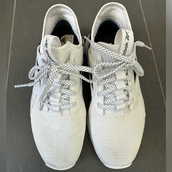 Reebok Women’s Freestyle Motion Lo Running Shoes White/Black EF5180 US 6 - Picture 2 of 5